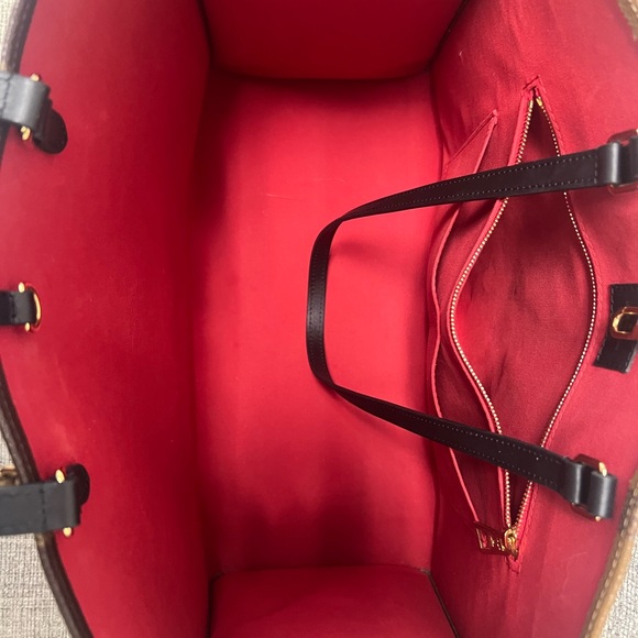 LV On The Go Large in excellent condition. Barely worn. - Picture 13 of 16